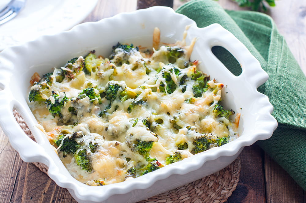 Quinoa la cuptor cu broccoli și pui pentru o cină sănătoasă